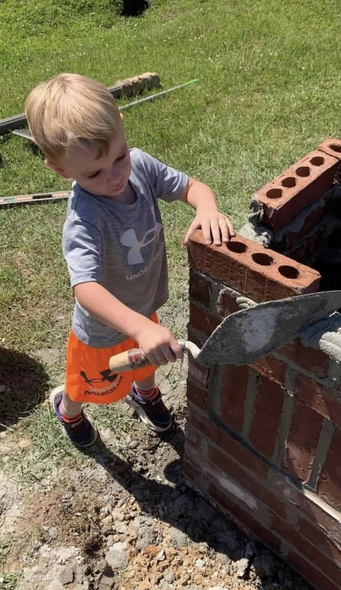 Donnie's 5-year-old son is named Samuel Brick Williams. 