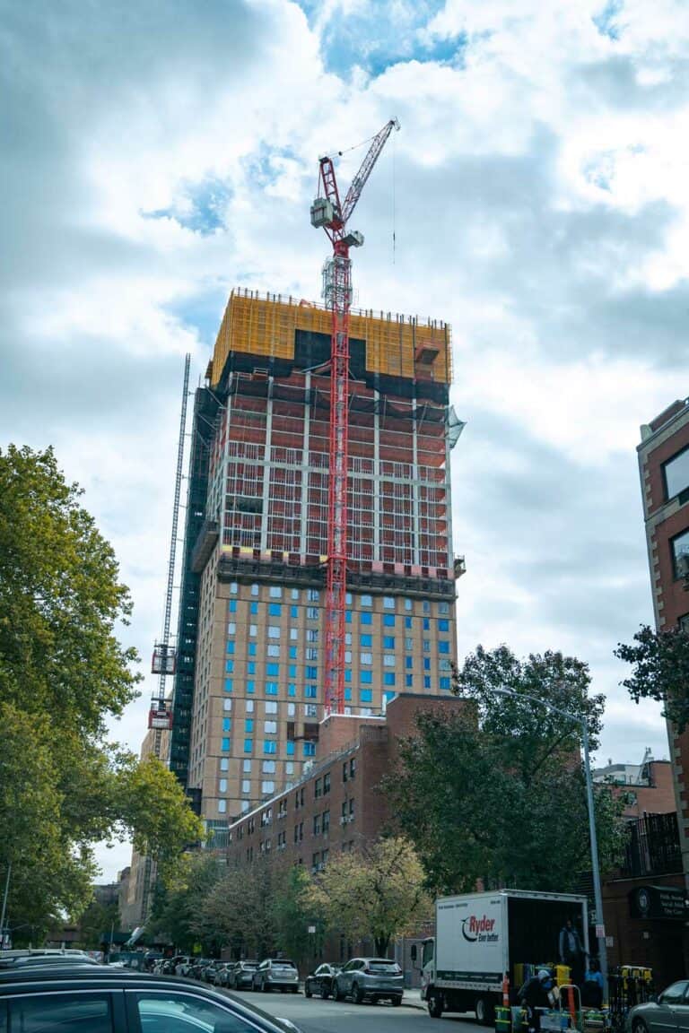 The tower of Sendero Verde in New York City during construction.