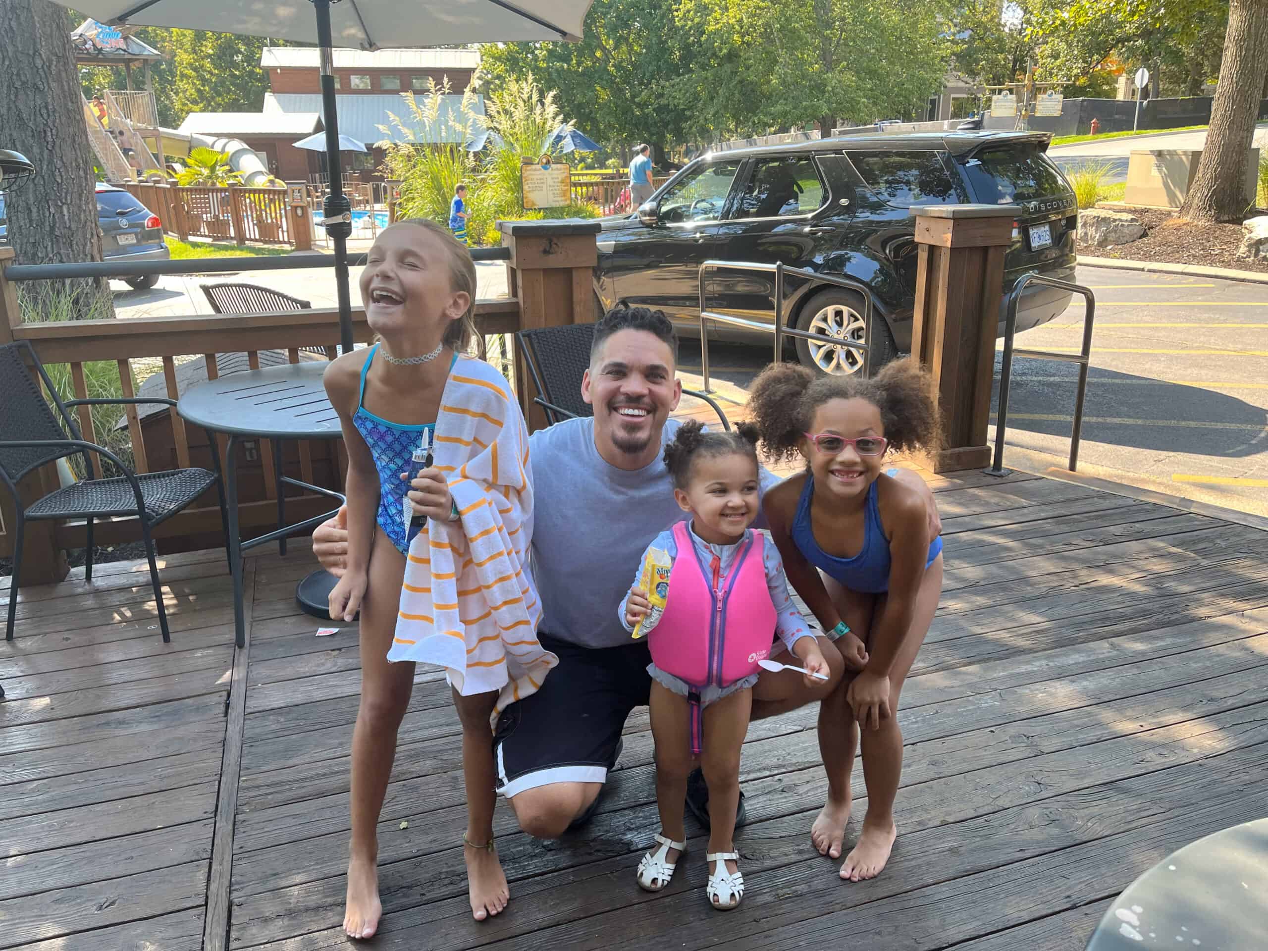 Landyn and daughters at the pool
